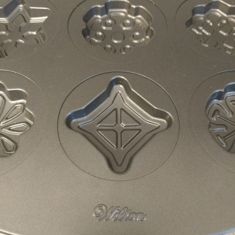 WILTON Cookie Pan Snowflake